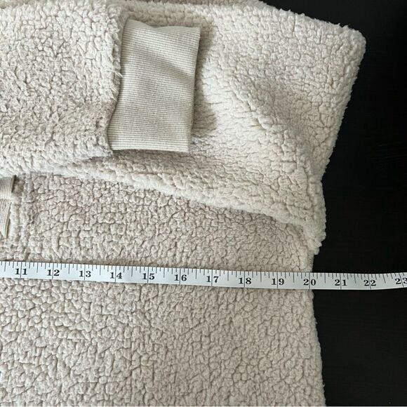 C&C California Sweater Top Womens Medium Ivory Faux Fur Fleece 1/4 Snap Relaxed - Picture 12 of 13